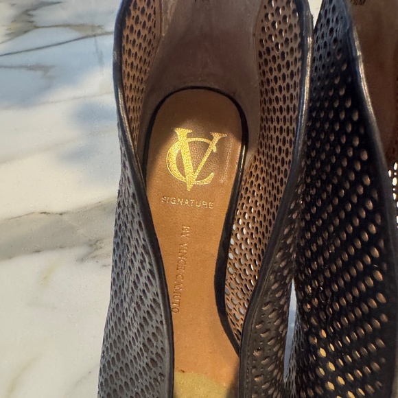 Pre Owned Vince Camuto Black Leather Perforated Hole High Heel Booties sz 7.5 M - Picture 8 of 11